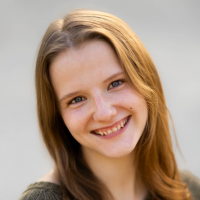 Headshot of Charis Legg